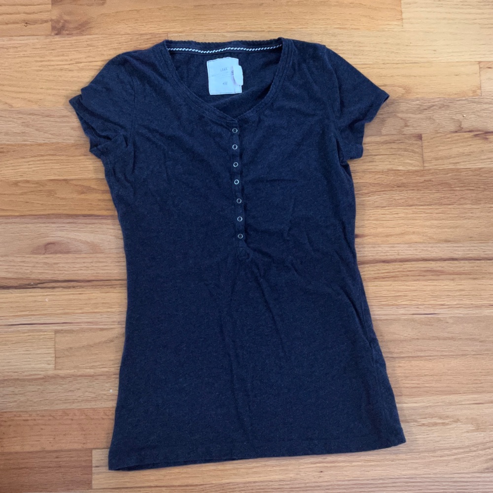 H&m slimming long t-shirt with short sleeves. Size M
